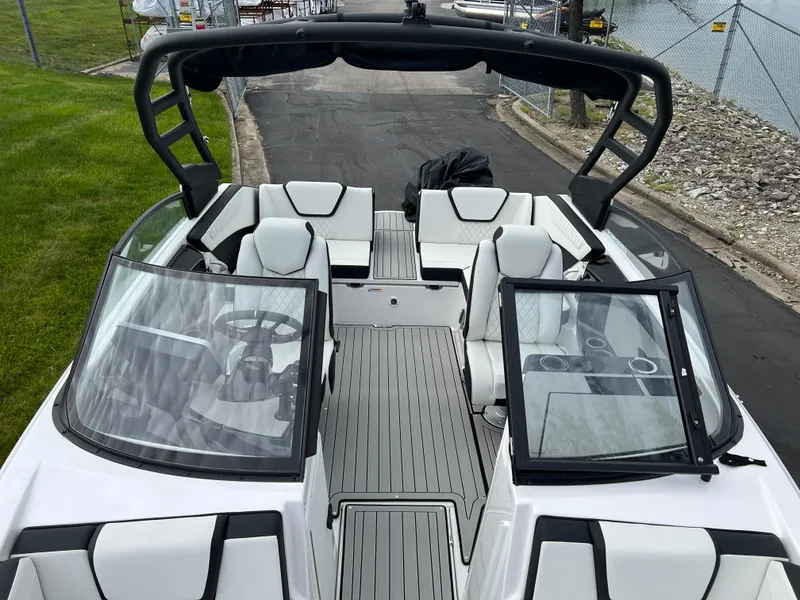 Slide: The Image of 2025 Yamaha Boats 222SE interior with sleek seating and modern design. - 19