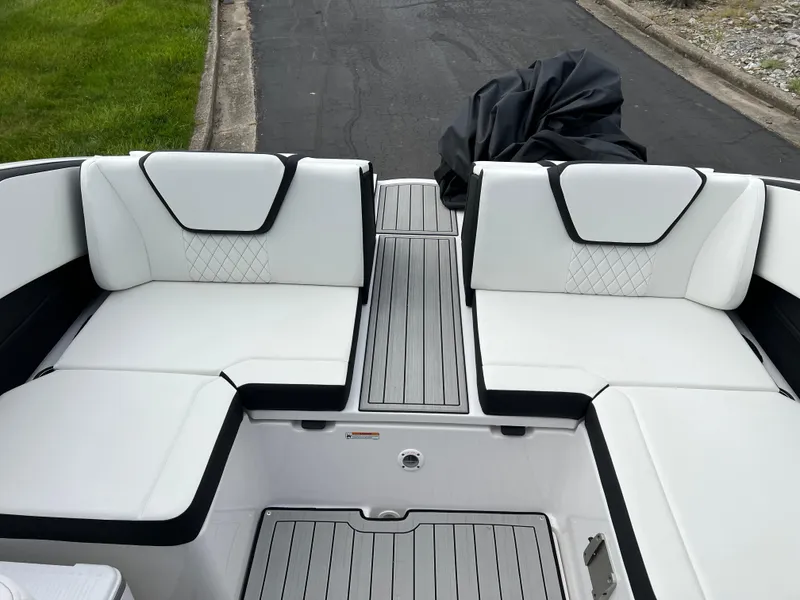 Slide: The Image of 2025 Yamaha Boats 222SE interior with white seating and sleek design. - 21