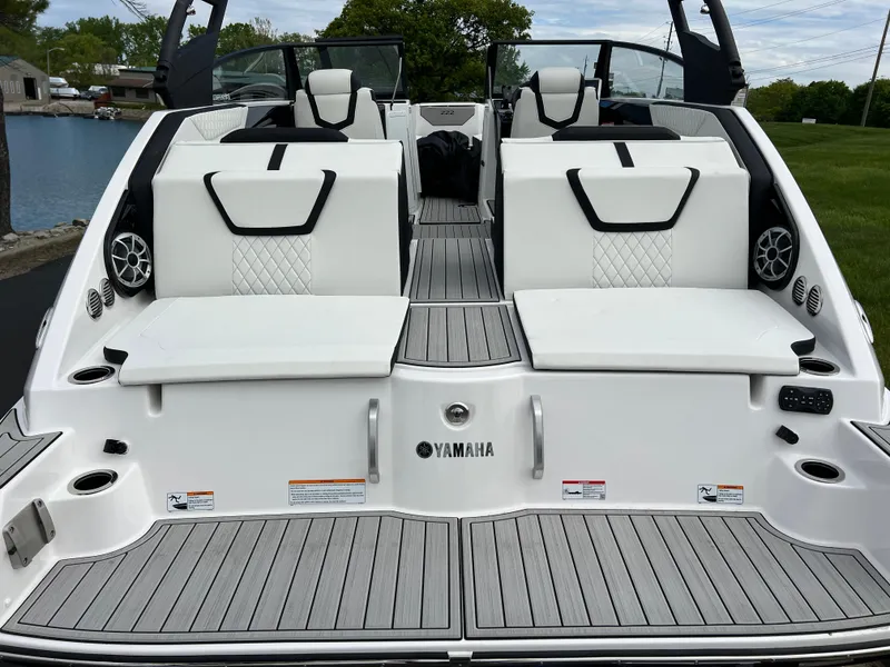 Slide: The Image of 2025 Yamaha Boats 222SE with sleek white seating and modern design. - 7