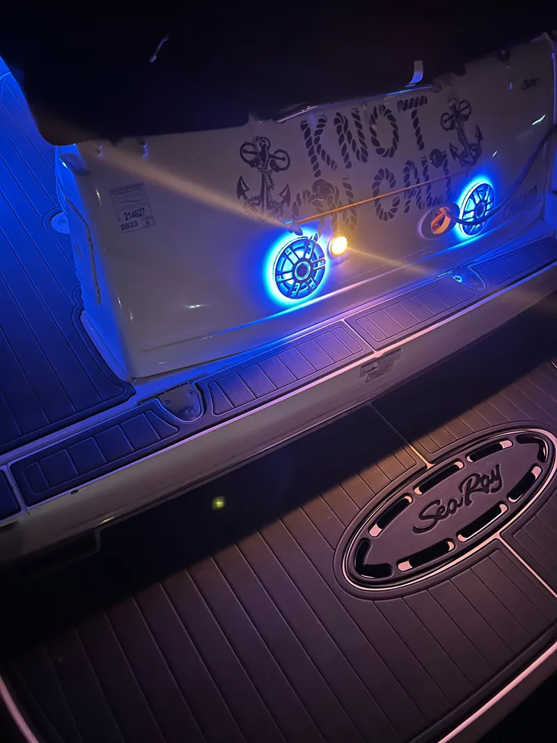 Slide: The Image of Sea Ray Sundancer 320 2006 - 33