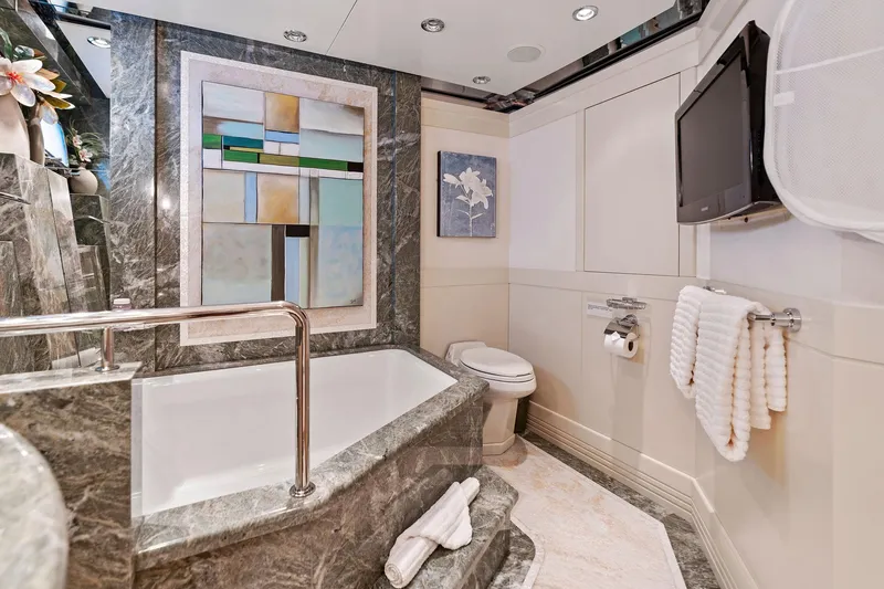 Slide: The Image of VIP Bathroom - 43