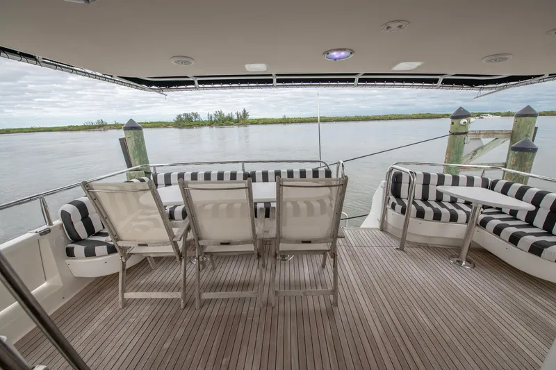 Slide: The Image of Lazzara Yachts 76 Motor Yacht 1997 - 59