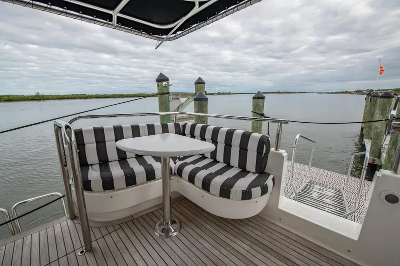 Slide: The Image of Lazzara Yachts 76 Motor Yacht 1997 - 64