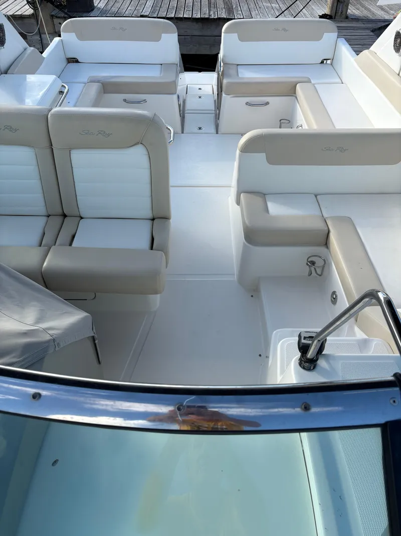Slide: The Image of Sea Ray 370 Venture 2014 - 20