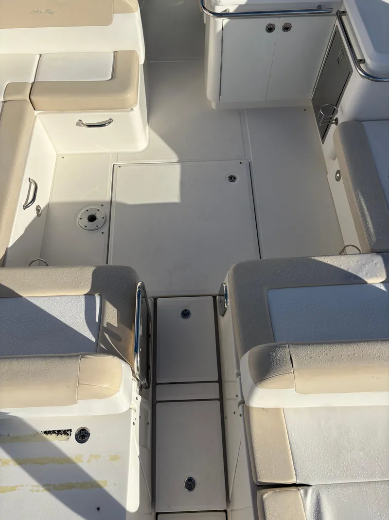 Slide: The Image of Sea Ray 370 Venture 2014 - 30