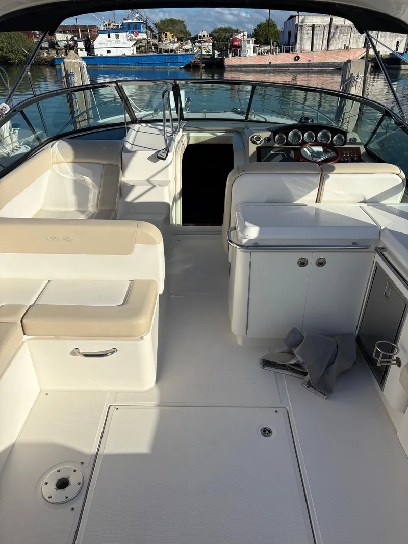 Slide: The Image of Sea Ray 370 Venture 2014 - 32