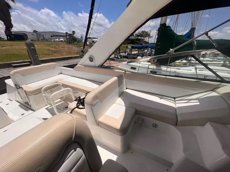 Slide: The Image of Sea Ray 370 Venture 2014 - 37