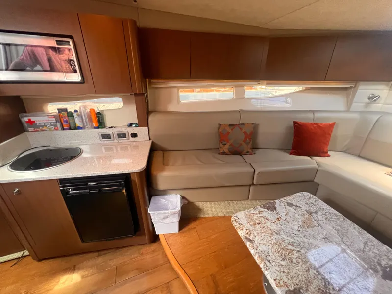 Slide: The Image of Sea Ray 370 Venture 2014 - 38