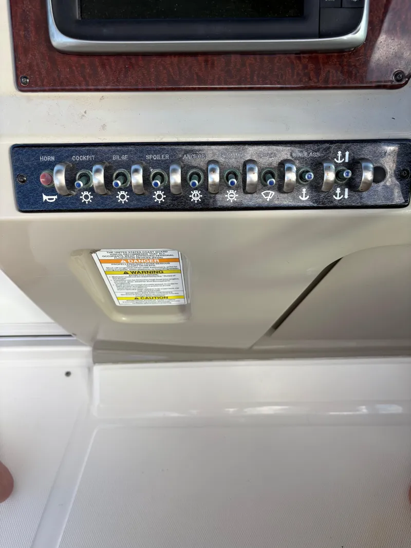 Slide: The Image of Sea Ray 370 Venture 2014 - 46