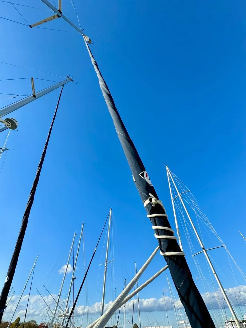 Slide: The Image of Sailboat mast of 2002 Hunter 356 against clear blue sky. - 40