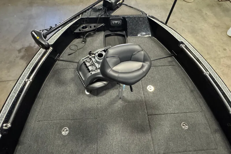 Slide: The Image of 2024 Nitro ZV20 boat interior with swivel seat and control panel. - 15