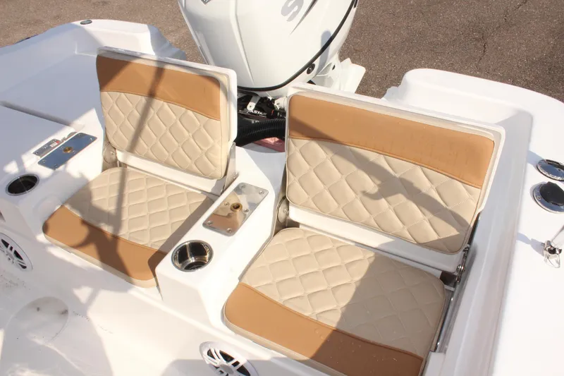 Slide: The Image of 2025 NauticStar 231 Hybrid boat seats with tan and white quilted design. - 12