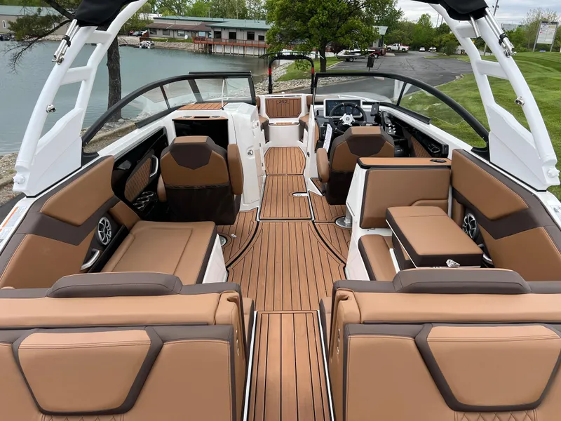 Slide: The Image of 2025 Yamaha Boats 252S interior with luxurious tan seating and sleek design. - 10