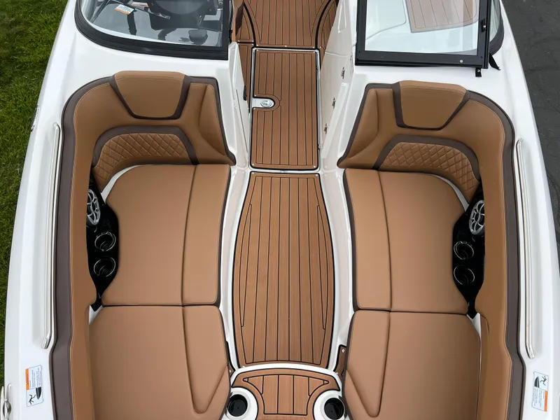 Slide: The Image of 2025 Yamaha Boats 252S interior with tan seating and wood-style flooring. - 18