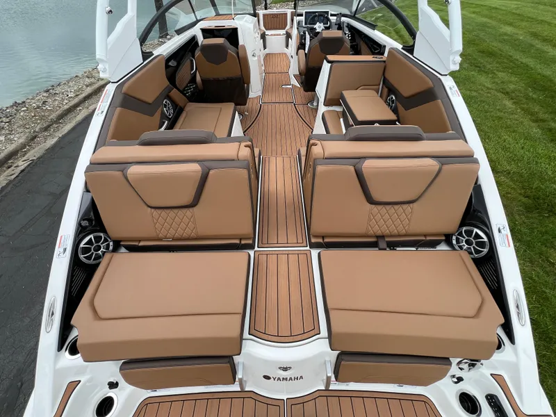 Slide: The Image of 2025 Yamaha Boats 252S interior with tan seating and sleek design. - 9