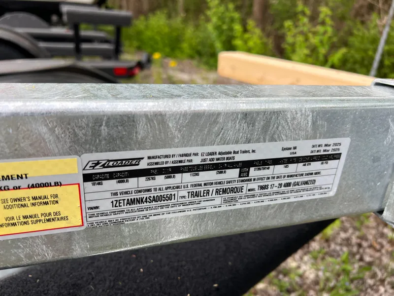 Slide: The Image of Label on a trailer for a 2025 Yamaha Boats 255XE, showing specifications and safety information. - 11