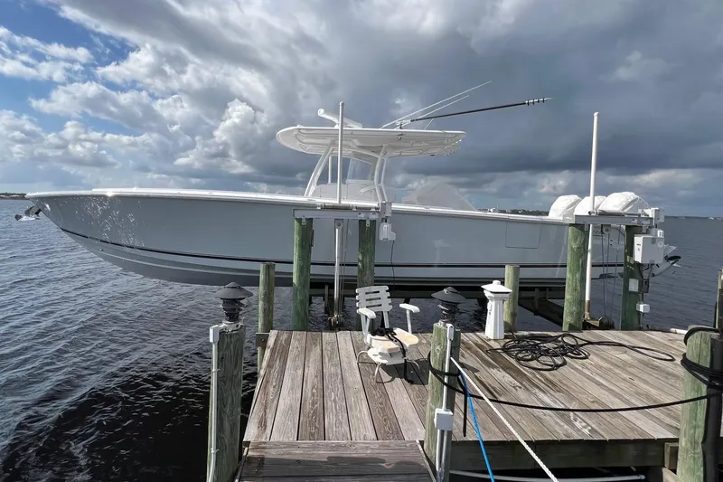 Slide: The Image of Jupiter 38 TWIN LIFE - Port Profile On Lift - 0