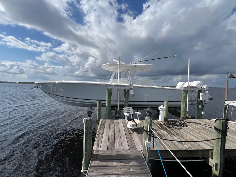 Slide: The Image of Jupiter 38 TWIN LIFE - Port Profile On Lift - 16