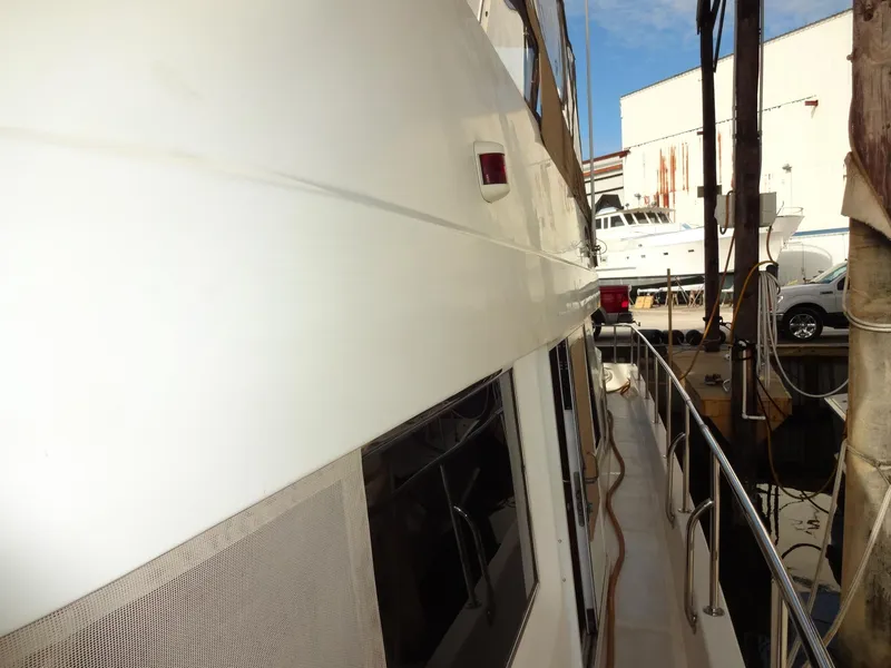 Slide: The Image of 2006 Ocean Alexander 48 Classico yacht on calm water. - 5