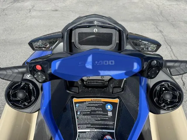 Slide: The Image of Sea-Doo Wake 2025 - 12