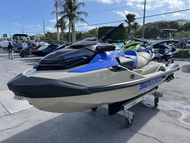 Slide: The Image of Sea-Doo Wake 2025 - 4