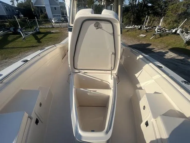 Slide: The Image of Grady-White 281 Coastal Explorer 2026 - 10