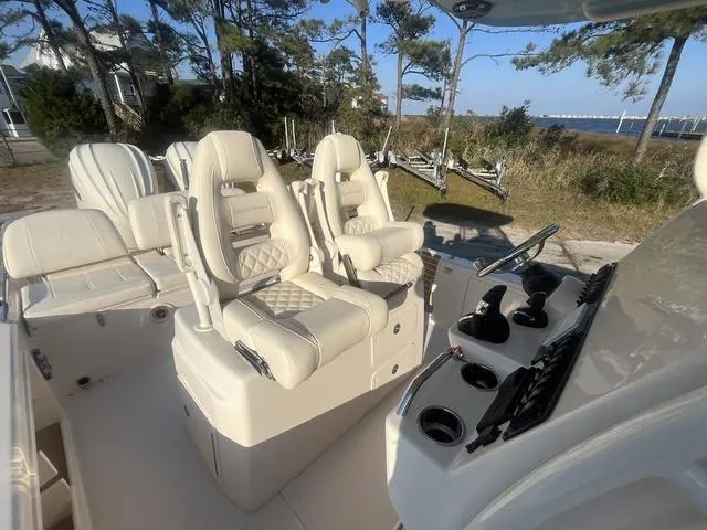 Slide: The Image of Grady-White 281 Coastal Explorer 2026 - 11