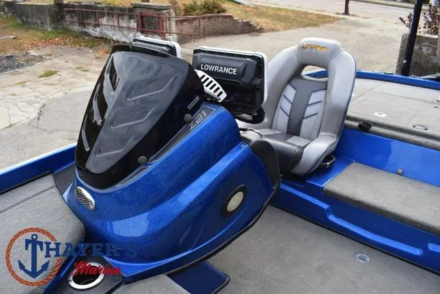 Slide: The Image of 2018 Nitro Z21 boat cockpit with Lowrance electronics and gray seating. - 25