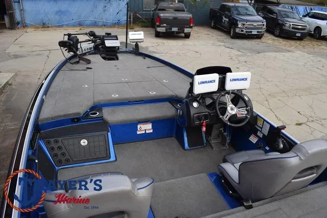 Slide: The Image of 2018 Nitro Z21 boat interior with dual Lowrance displays and seating. - 37