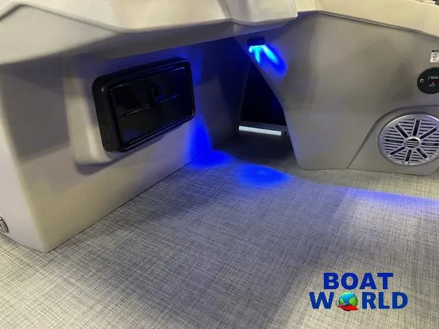 Slide: The Image of Interior of 2025 Princecraft Vectra 21 RL SS pontoon with blue LED lighting. - 18