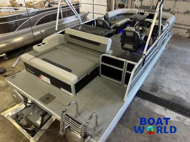 Slide: The Image of 2025 Princecraft Vectra 21 RL SS Swingback Pontoon with Mercury engine in showroom. - 30