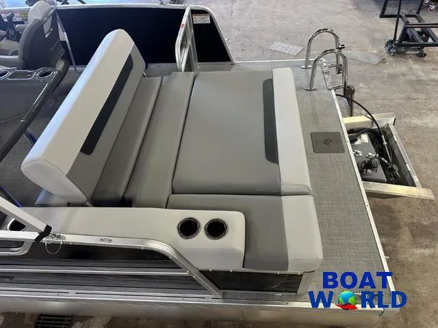 Slide: The Image of 2025 Princecraft Vectra 21 RL SS pontoon with swingback seating and Mercury 4-Stroke engine. - 7