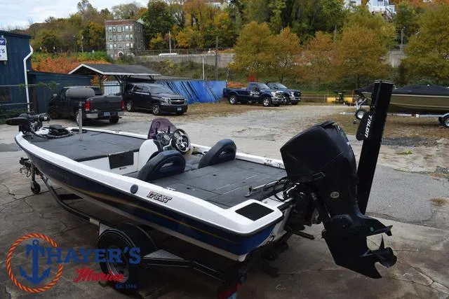Slide: The Image of 2007 Stratos 176XT fishing boat with motor in outdoor setting. - 10