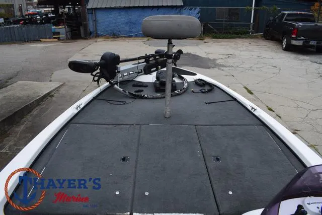 Slide: The Image of 2007 Stratos 176XT boat deck with trolling motor and seat, at Thayer's Marine. - 13