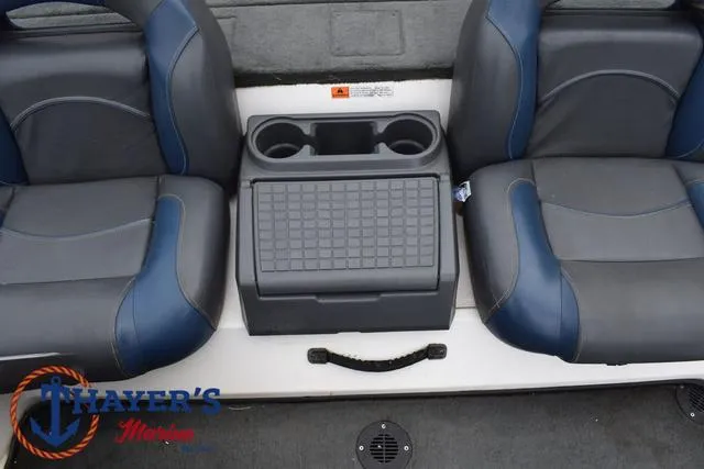 Slide: The Image of 2007 Stratos 176XT boat interior with dual seats and center console. - 20