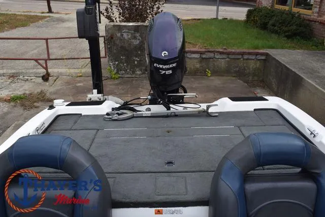 Slide: The Image of 2007 Stratos 176XT boat with Evinrude 75 engine, rear view. - 25