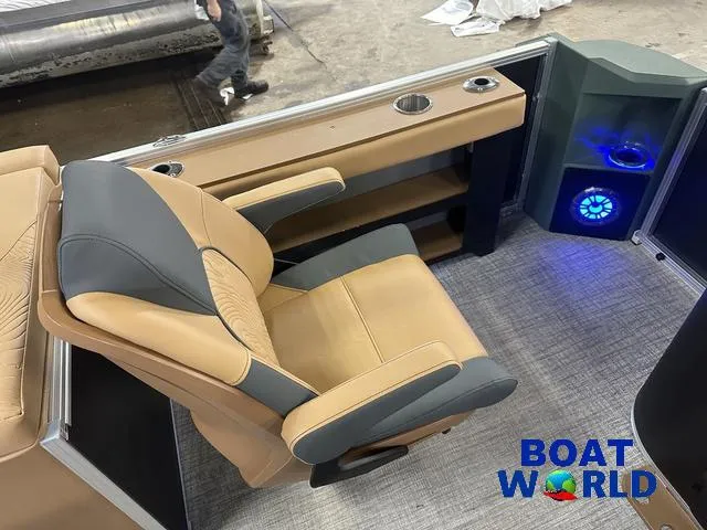 Slide: The Image of Tahoe Geofish 2385 Rear Fish Tritoon & Honda 4-Stroke EF 2025 - 22