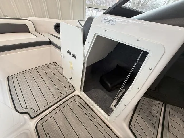 Slide: The Image of Yamaha 195S 2025 - 20