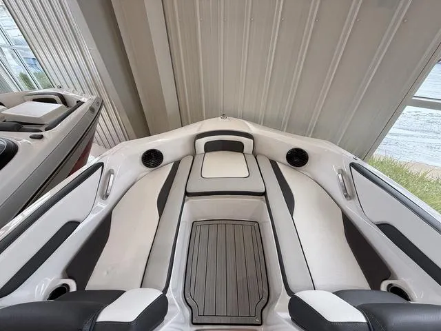 Slide: The Image of Yamaha 195S 2025 - 21