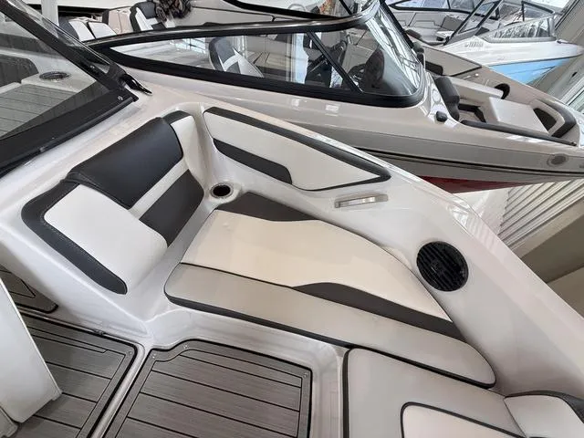 Slide: The Image of Yamaha 195S 2025 - 22