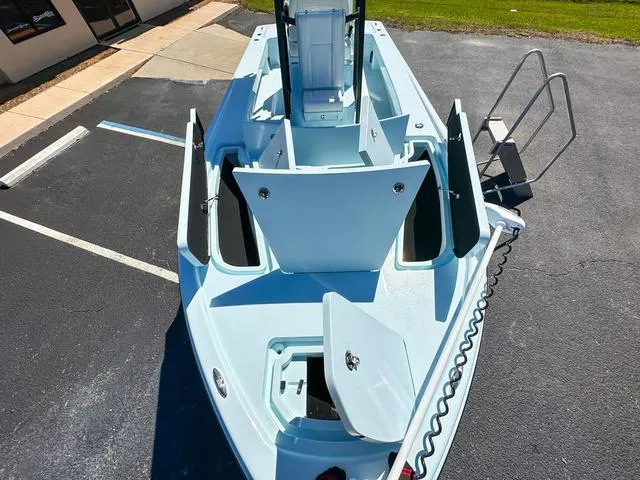 Slide: The Image of East Cape 25 Hybrid 2024 - 13