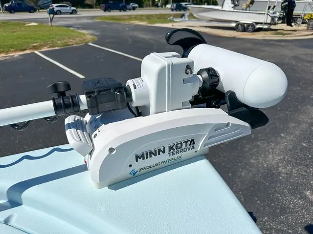 Slide: The Image of East Cape 25 Hybrid 2024 - 32