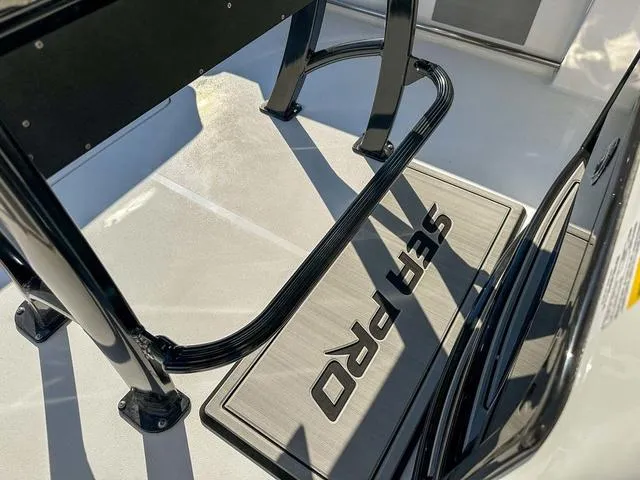 Slide: The Image of Sea Pro 242 Center Console 2024 - 19
