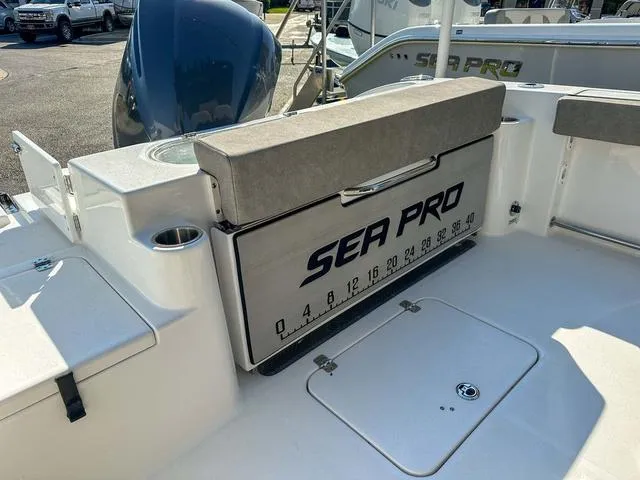 Slide: The Image of Sea Pro 242 Center Console 2024 - 8