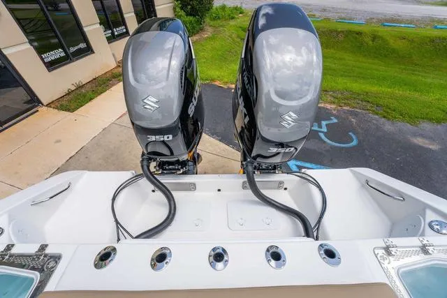 Slide: The Image of Sea Pro 322 Offshore 2025 - 10