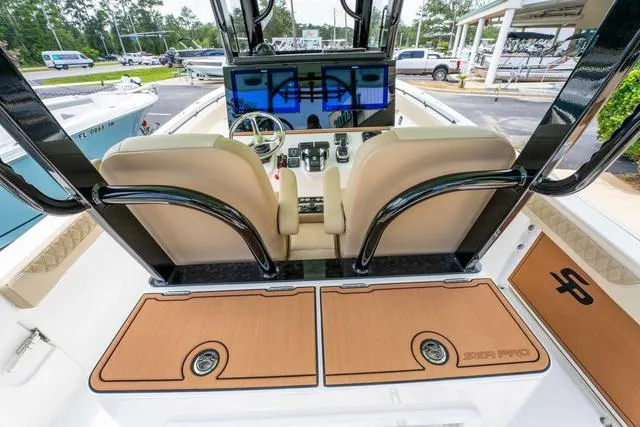 Slide: The Image of Sea Pro 322 Offshore 2025 - 12