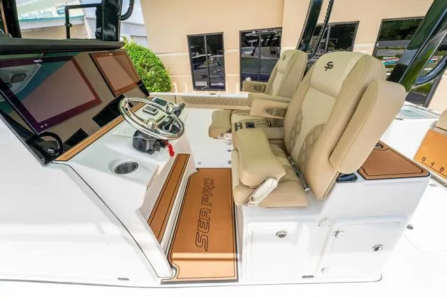 Slide: The Image of Sea Pro 322 Offshore 2025 - 14