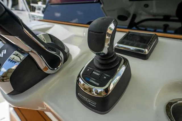 Slide: The Image of Sea Pro 322 Offshore 2025 - 18