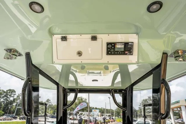 Slide: The Image of Sea Pro 322 Offshore 2025 - 21