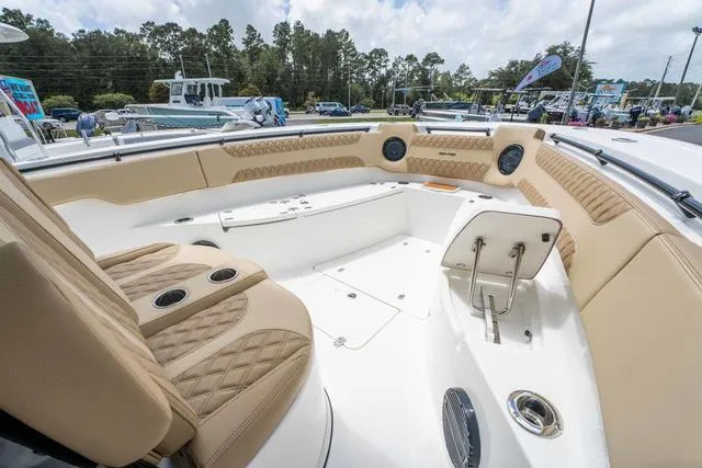 Slide: The Image of Sea Pro 322 Offshore 2025 - 22